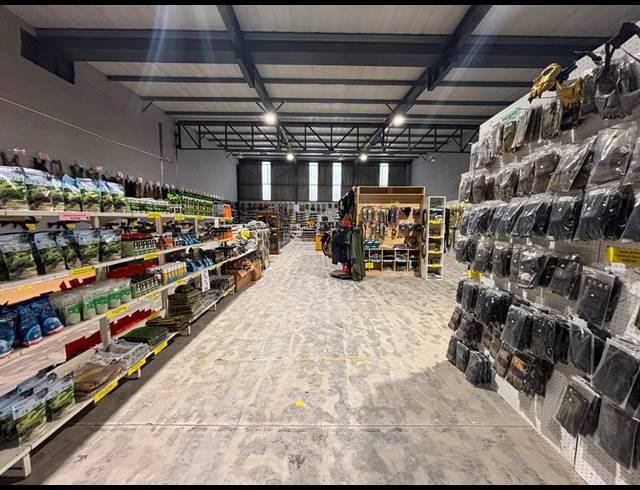 558M² WAREHOUSE TO LET IN STIKLAND INDUSTRIAL